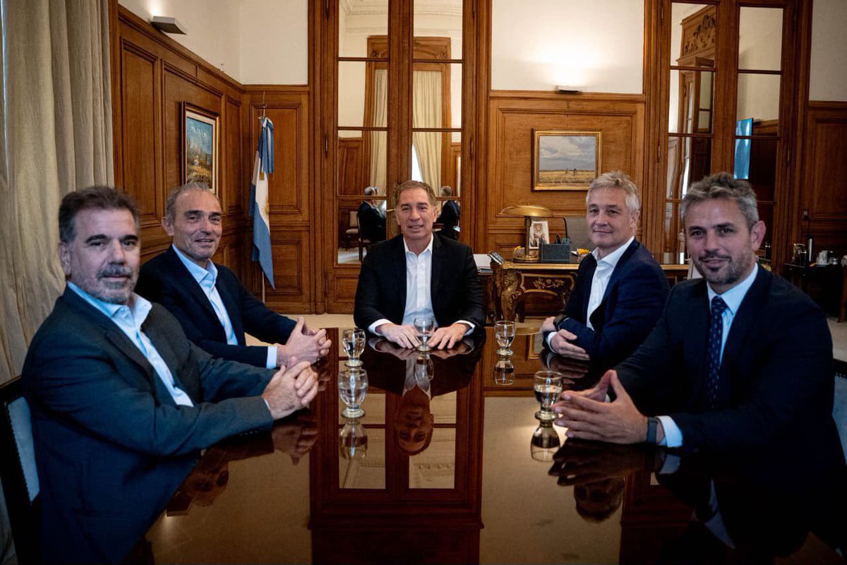 Cinsantos97's tweet photo. La casta tiene miedo jeje que manera de caer como chorlitos.
Los Menem, Santilli y Ritondo. https://t.co/QPq00AdZcl