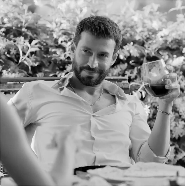marrmat's tweet photo. “I remember” ❤️‍🩹

#MuhtemelAşk • #DefKad https://t.co/aPa3hxo5md