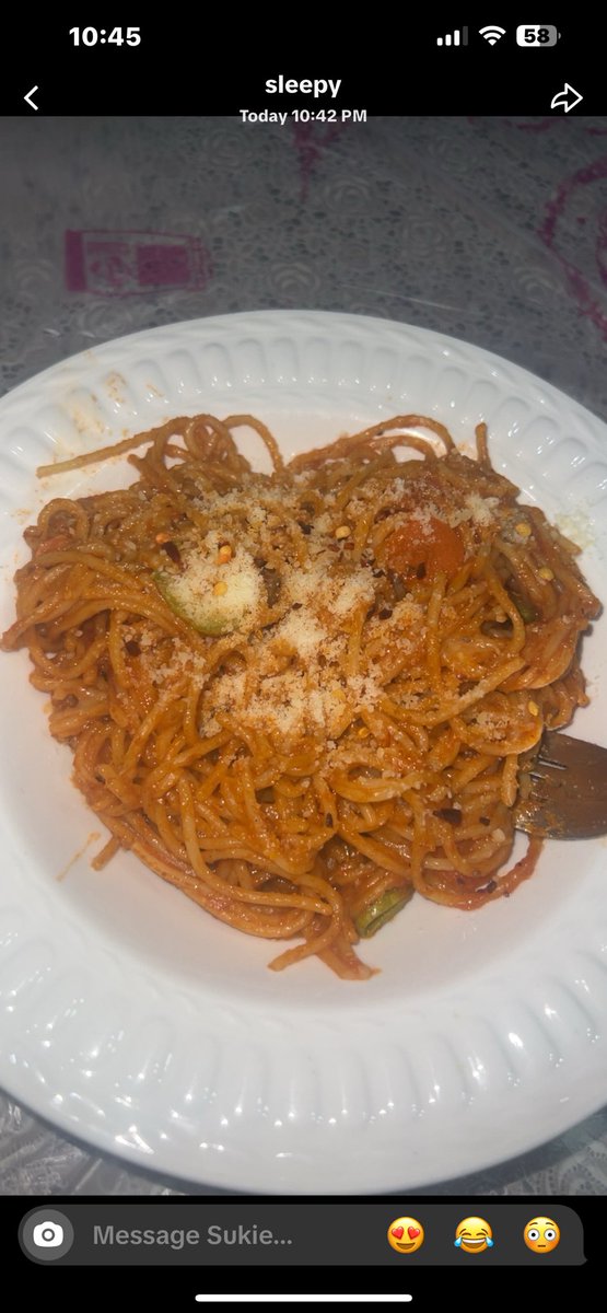 hellooimsleepy's tweet photo. my spaghetti looks like a happy face https://t.co/7LOTB2K9dU