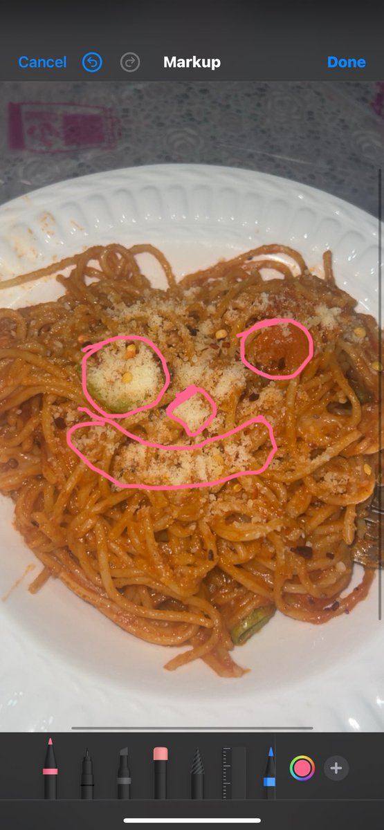 hellooimsleepy's tweet photo. my spaghetti looks like a happy face https://t.co/7LOTB2K9dU