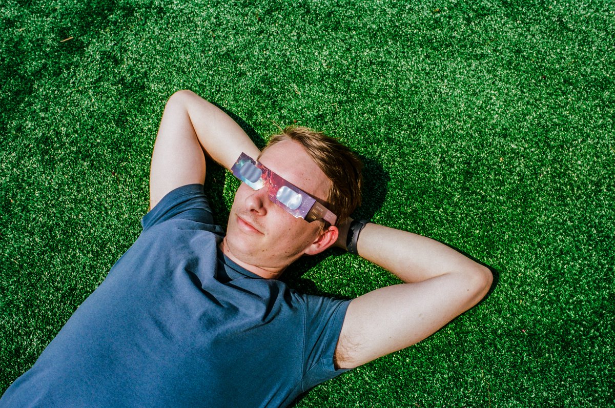 brooklynmag's tweet photo. There was an eclipse yesterday. You might not have noticed.⁠

Our photographer went out expecting parks packed with people in eclipse glasses. Instead, he spent most of the afternoon looking for anyone who had noticed the sky was doing something. He eventually found three. https://t.co/j0sK6DDF9F