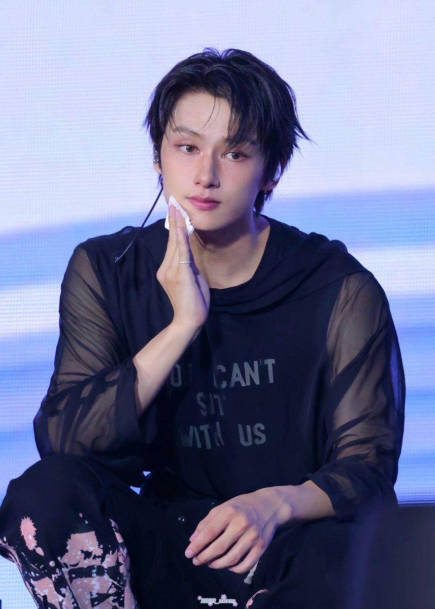 kat_inko's tweet photo. junhui is the type of beauty men go to war for 🥵 https://t.co/4GxY9PfKpz
