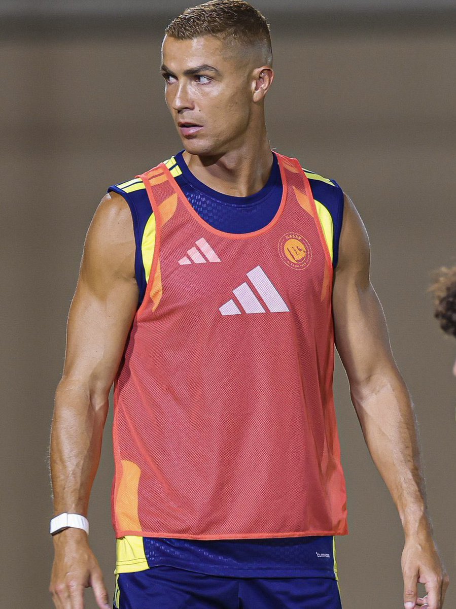 ActuCR7_'s tweet photo. En plus d’être frais, LE SIETE a rajeuni 🥶 https://t.co/UOOxbsXh93