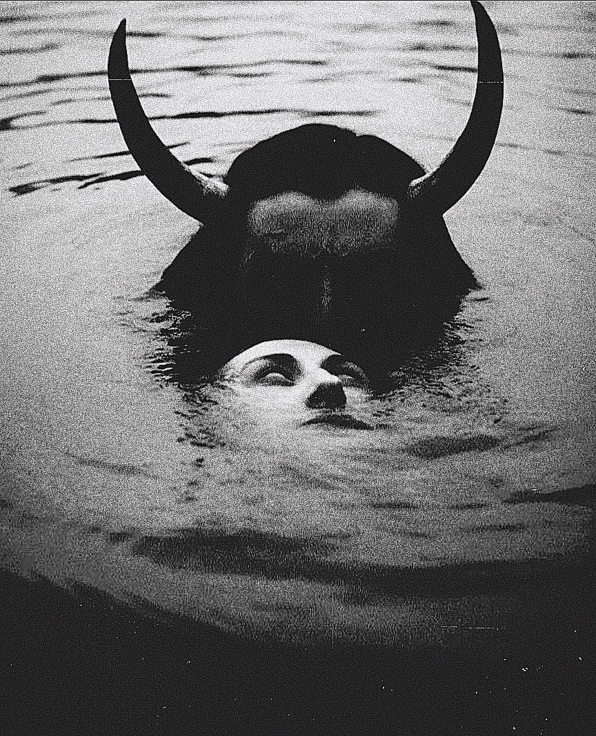 eIdiavolo's tweet photo. ͏

͏
— ᯽ 𝐐𝐮𝐨𝐭𝐞𝐬 &amp; 𝓶𝑢𝑠𝑖𝑛𝑔𝑠 ， 𝓠𝑢𝑜𝑡𝑒 “𝑏𝑜𝑡“ 
𝘮𝘪𝘹𝘵𝘶𝘳𝘦 𝘰𝘧 𝓸𝑟𝑖𝑔𝑖𝑛𝑎𝑙 𝘸𝘰𝘳𝘬 ＆ 𝘥𝘪𝘳𝘦𝘤𝘵 quotes 
from books and movies ／ shows
ran 𝘣𝘺 ＠／𝘑𝘰𝘴𝘩𝘵𝘩𝘦𝘷𝘢𝘮𝘱 𝘵𝘳𝘢𝘯𝘴 man 
𝘩𝘦／𝘩𝘪𝘮 25𖤹͏ 𝘺𝘦𝘢𝘳𝘴 𝘰𝘭𝘥， 𝘦𝘯𝘫𝘰𝘺． ♡︎

͏ https://t.co/2PJEc71404