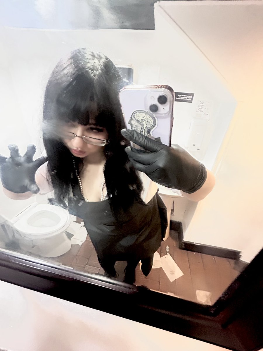 toxicitybug's tweet photo. miss that shitty bathroom in new orleans https://t.co/HZOkZxw16x