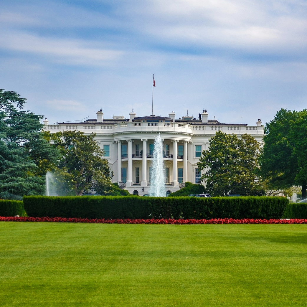 CoinMarketCap's tweet photo. JUST IN: 🇺🇸 The White House is expected to host crypto and prediction market executives next Wednesday, per Politico. https://t.co/xNBCLuePsb