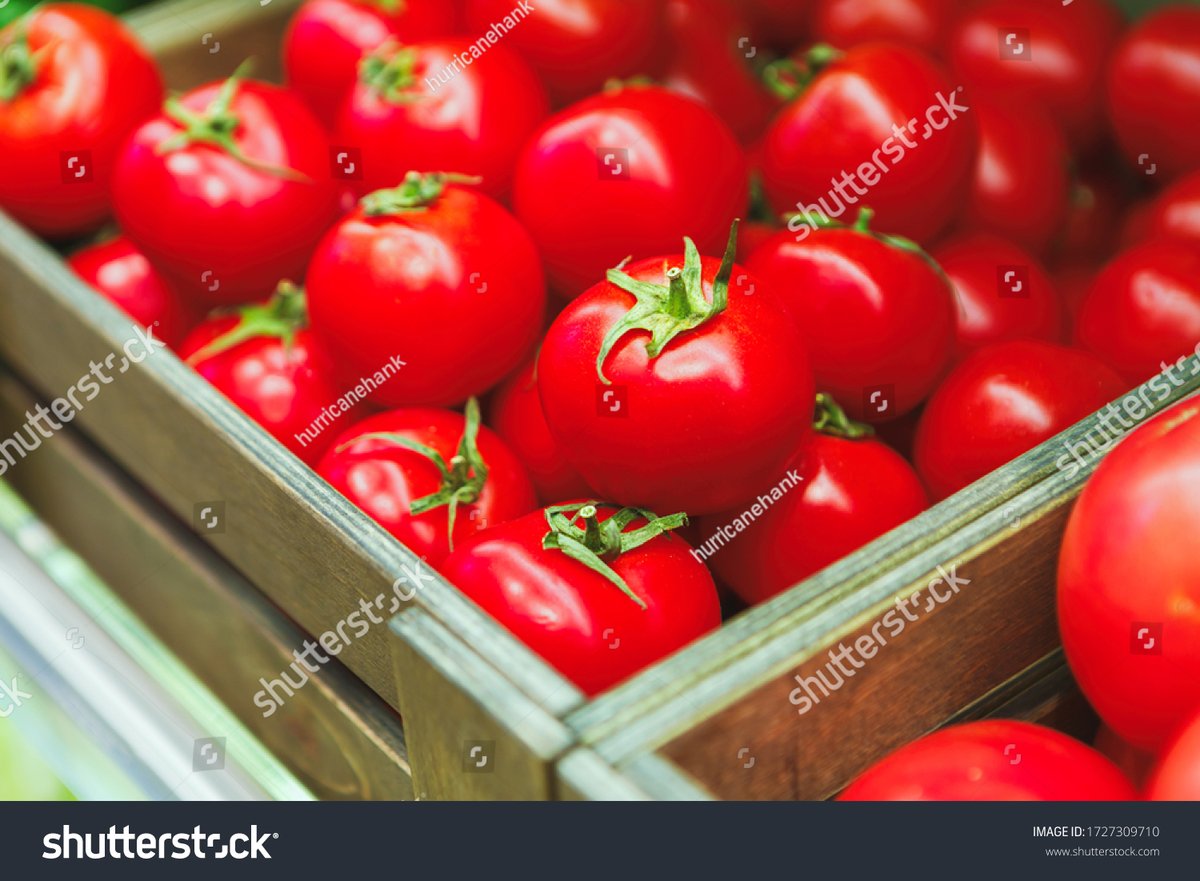 XainButt's tweet photo. Just tried @LocalFarmersMkt's fresh heirloom cherry tomatoes—burst with sun-kissed sweetness, zero watery aftertaste. Game changer for summer salads! https://t.co/Qx09IIlRhY