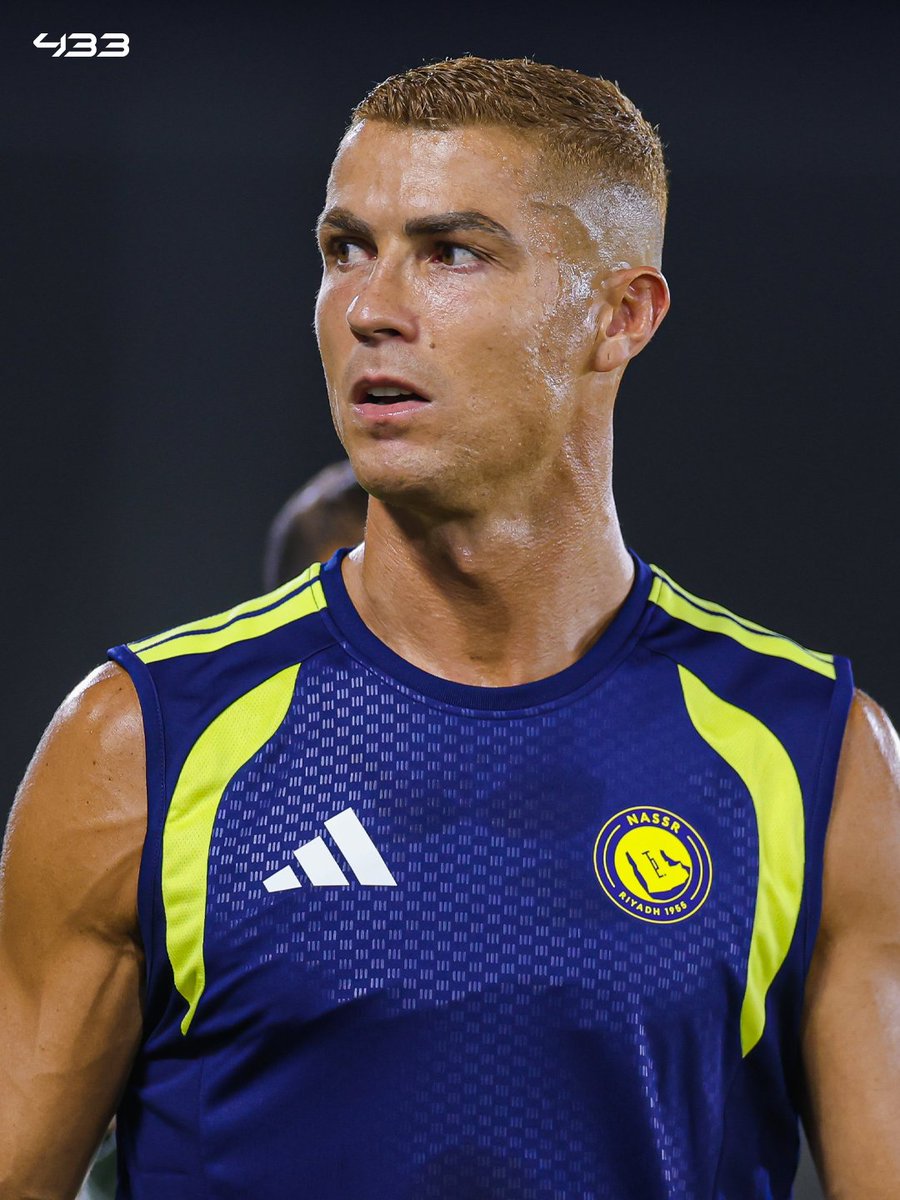 433's tweet photo. Cristiano starts his 25th (!) season as footballer 🤯

📸 @AlNassrFC https://t.co/lZhQ2W1X3Z