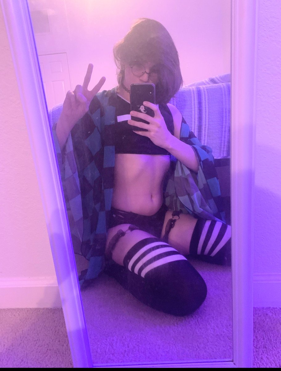 hazeldazely's tweet photo. hiyaaaaaaaa everyone :3 here a old pic of me https://t.co/KyiUMbkgXD