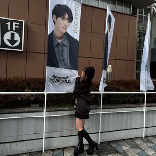 AlvertaNetwdi's tweet photo. 80년대생 스친들아.. 그거알아? 어릴때 머리에 하던 망인데... 금속망인데 비녀같은게 같이 달려있어서
머리 집어넣고나서 비녀로 고정하고
밥그릇 엎어진거 처럼 생겼는데 비즈장식이
가운데 박혀있던거 그거 사진을
아무리 찾아봐도 못찾겠어ㅠㅠ 다들 기억나? 이거 나름 국민 머리망이었는데ㅠ… https://t.co/8rg1MHmKPV