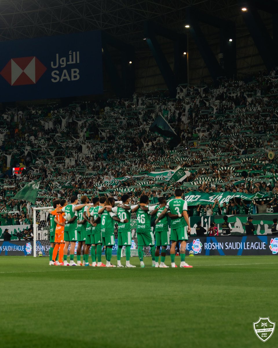 AbdullahAB000's tweet photo. إن كان الهدف تحقيق القارات والمنافسة على كل البطولات يجب انتزاع حقوق الأهلي وجلب لاعب كبير في خانة المحور للفريق .

اما إذا كان الإتجاه للتعاقد مع محور لمجرد التعاقد والإبتعاد عن ضغط الجماهير أتمنى الإكتفاء باللاعبين الموجودين ونسلم موسمنا من بدايته ليرتاح المشجع والمسؤول ..

التعاقد مع لاعب بعشرين او ثلاثين مليون لن يُضيف للأهلي .. حاجة الفريق إلى لاعب كبير جدًا وقائد في وسط الملعب واضحة للجميع .. الأهلي هو الأقل إنفاقًا في شراء عقود اللاعبين على مدار السنوات الماضية .

جمهور الأهلي هو المؤثر الأقوى في الدوري 💚
" ثمن القارات غالي جدًا .. والأهلي لم يدفعه للان ! "
#الاهلي