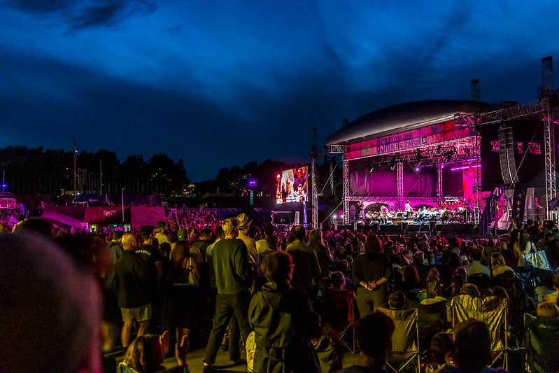 Monmontreal's tweet photo. Hier soir, sur l’Esplanade du Parc olympique, avec l’Orchestre symphonique de Montréal (OSM) 🎶🥇🎻

📷 @evablue @parcolympique @OSMconcerts #Montréal #MTLmoments https://t.co/AHE1YTWClk