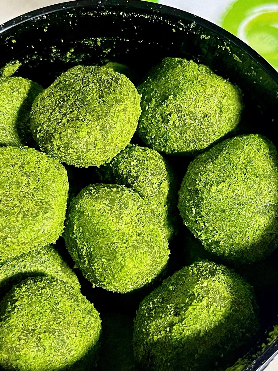 OcampoGermain's tweet photo. Just shared the yummiest matcha cookie box with my work crew—cheers to midweek sweet vibes! , https://t.co/cB5cLVgDqW
