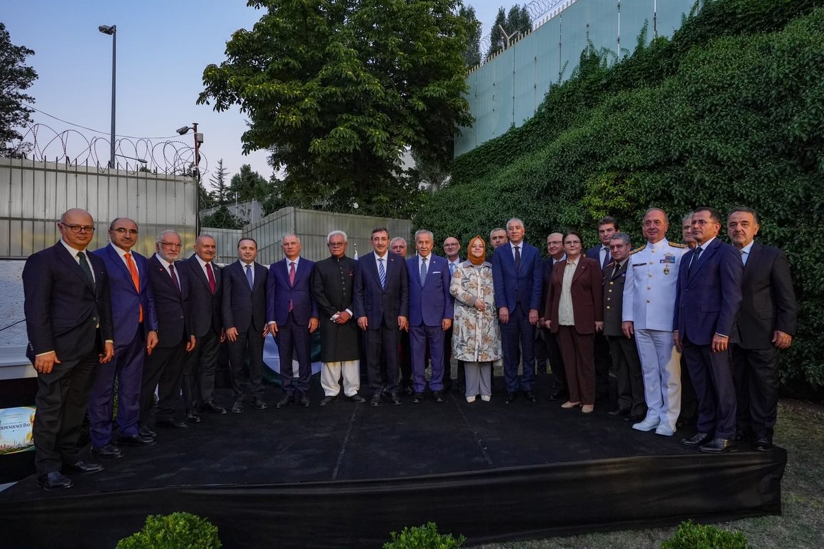 dgskon's tweet photo. 📍 Pakistan Ankara Büyükelçiliği

Dost ve kardeş Pakistan’ın Bağımsızlık Günü vesilesiyle
Dost ve kardeş Pakistan’ın Bağımsızlık Günü’nü en içten dileklerimle kutluyor;#Pakistan halkına huzur, refah ve esenlik diliyoruz.🇹🇷🇵🇰
@turkeraygunduz #VedatKoç @TC_IslamabadBE
@PakinTurkiye https://t.co/8obaRPJv7x