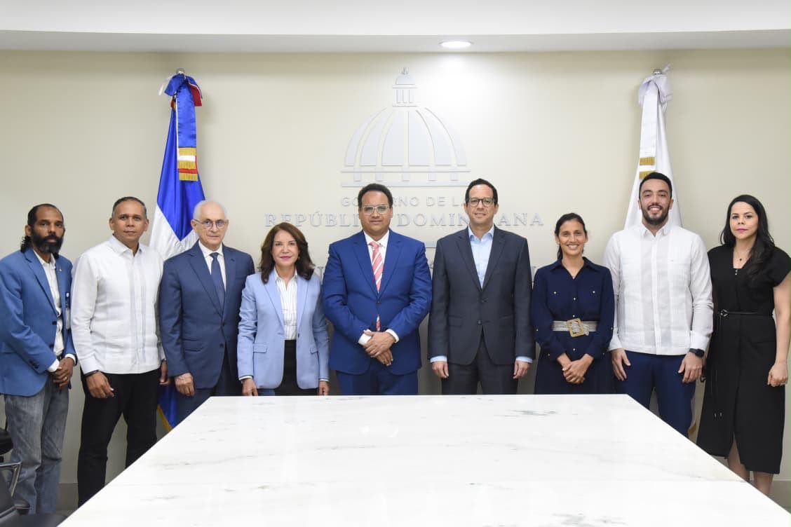 andresastacio79's tweet photo. Suscribimos junto al ministro @SigmundFreund un acuerdo entre el @MapRDo y @SIEGOBRD para fortalecer la formación y certificación de los técnicos electricistas del sector público.
Preparación y cumplimiento de las normas se traducen en confiabilidad para nuestras instituciones https://t.co/e2ixvijPFW
