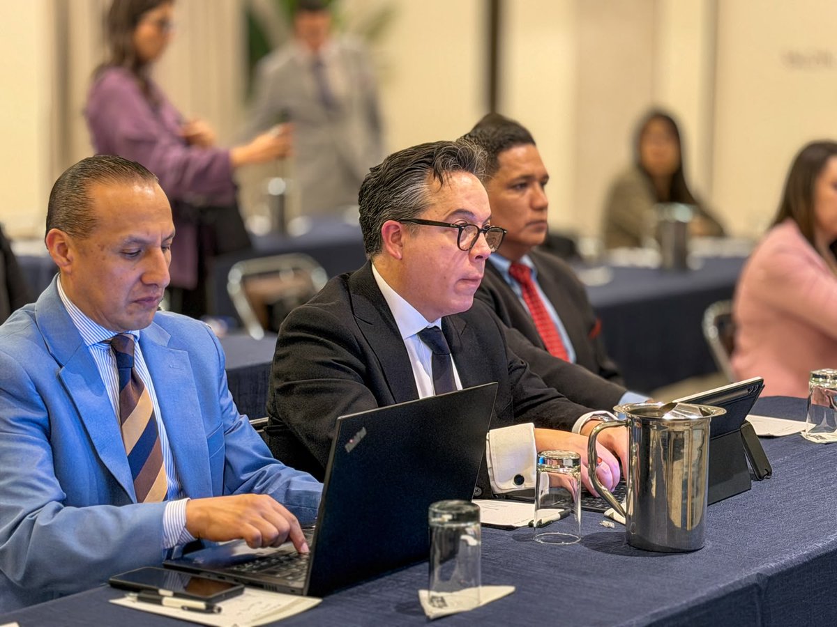 superbancosEC's tweet photo. 🛡️🇪🇨 Frente al lavado de activos

El Superintendente de Bancos, Roberto Romero von Buchwald (@RobertoRomeroV), asistió a la Jornada de Socialización del Análisis de Sentencias de Lavado de Activos en Ecuador, organizada por @PADFecuador, en el marco de Crime-Lab II.

🤝 Un encuentro para intercambiar conocimientos y fortalecer la prevención del crimen organizado.

.
.
.
#ApoyoINL 
#CrimenOrganizado 
#HacemosLoCorrecto✅