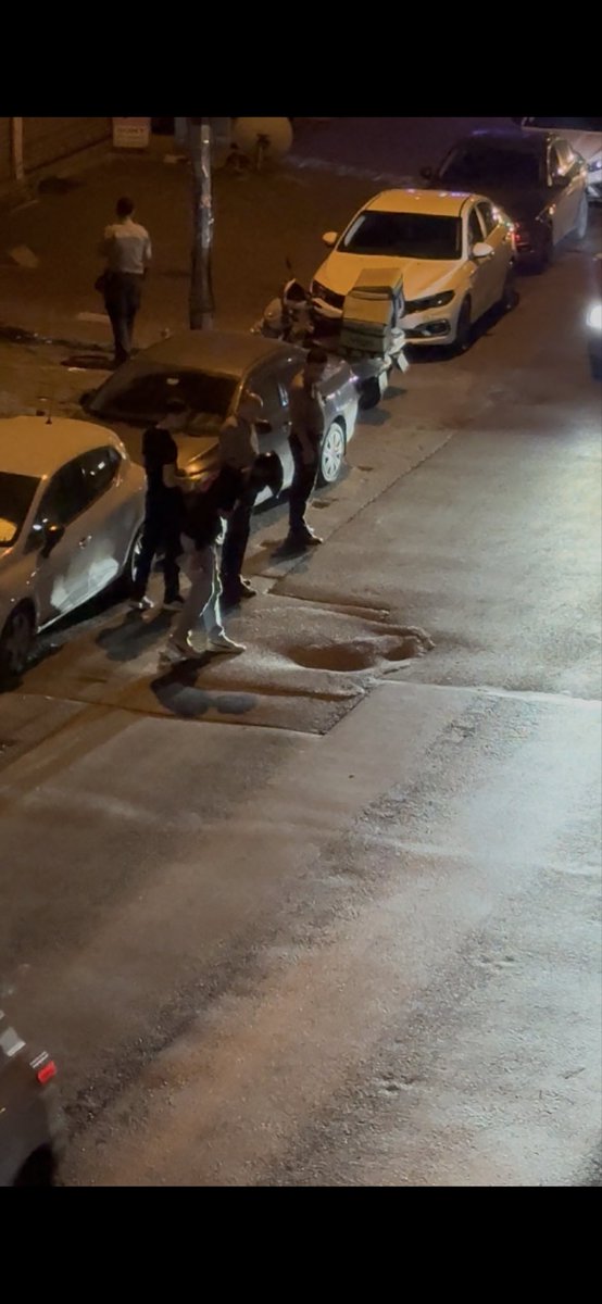 DogduSinan's tweet photo. GOP İstanbul Caddesi'nde 10 DAKİKALIK bir asfalt yaması yapılmadığı için Motorcular çukura girip kaza yapıyor, yoldan plaka topluyoruz!Defalarca başvurduk, göz göre göre halkın cangüvenliğini hiçe sayıyorsunuz. Yaşanacak ölümlü kazanın ve hasarın TEKSORUMLUSU SİZSİNİZ! https://t.co/1kaZRd3kT6