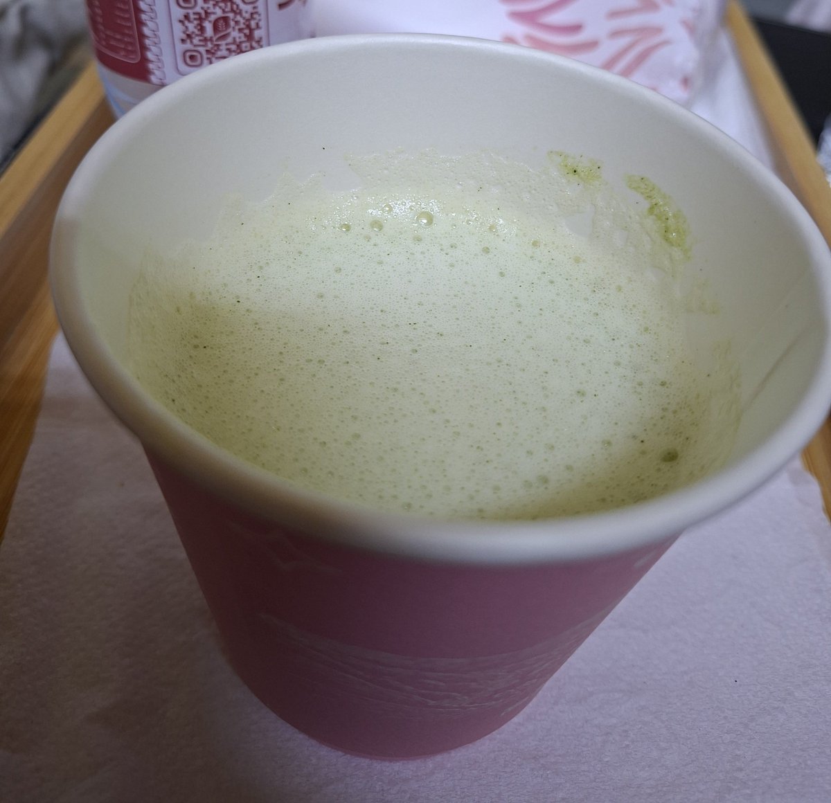 dal1408's tweet photo. @abunayefhoney ماتشا لاتيه بالعسل 🍵🥥🍯 https://t.co/2mbTTpkY7E