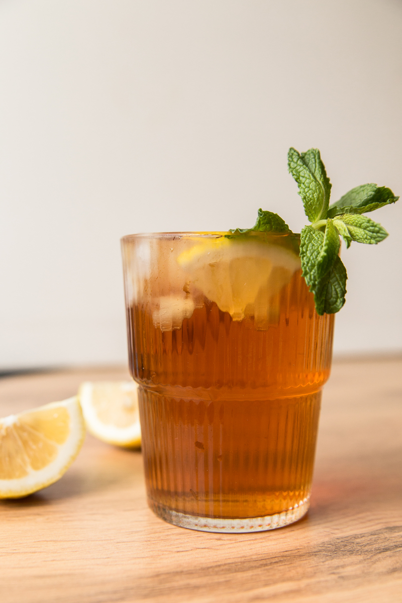 junecyphers1's tweet photo. Whip up a 5-min iced honey lemon tea! Squeeze 1 lemon, add 2 tbsp honey, fill with ice u0026 water, stir well. Refreshing summer pick-me-up! https://t.co/3rinWxotXi