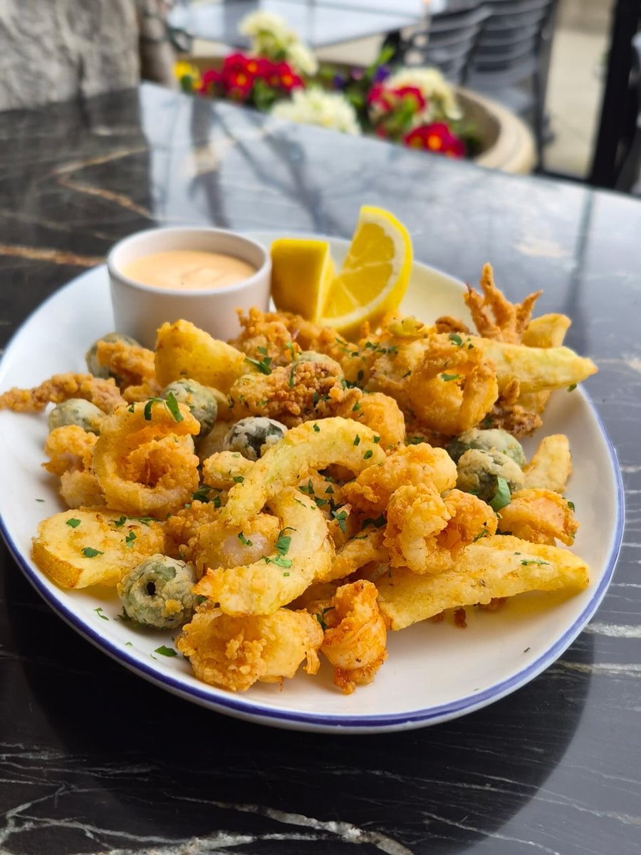 OriginalNFV's tweet photo. RP #TheWaterfrontSeafoodGrill #Napa 
 ·
Good calamari is hard to find… lucky for you, we have it. 😏🦑 

#thewaterfrontseafoodgrill #napawaterfront #waterfrontnapa #calamari #fullbar #patio #riverfront #patioseason #napariverfront #seafoodrestaurant https://t.co/THF7TJ8Aif