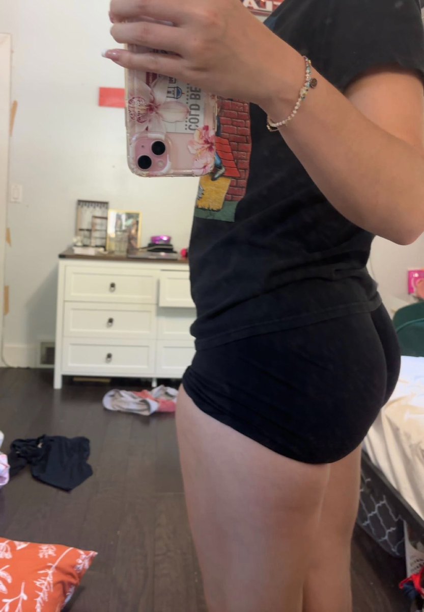syd11zz's tweet photo. Heyy find me on OF @sydzzz11  
Join the fun😘🤭 https://t.co/aMinEjt7a6