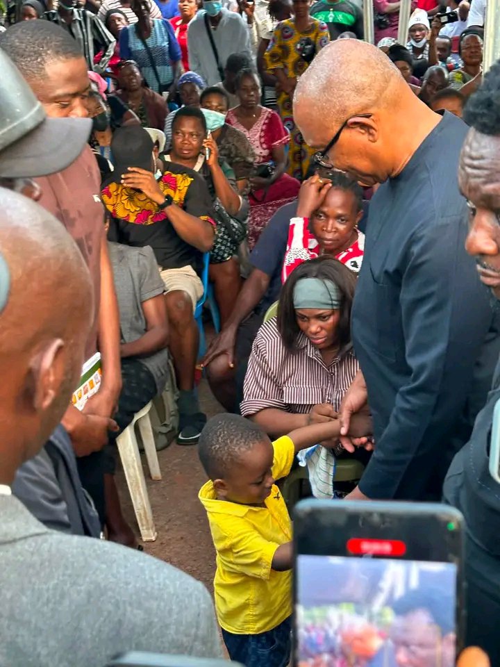 Jaylastiles3's tweet photo. A popular humanitarian advocate @Okwuluorandigbo , used  voice and platform to seek help and support for kidney failure patients, he invited them to  (ESUTH), Parklane, to receive financial assistance.
Over 500 kidney failure patients reportedly gathered at the venue,@PeterObi . https://t.co/IOgC5W2oQE