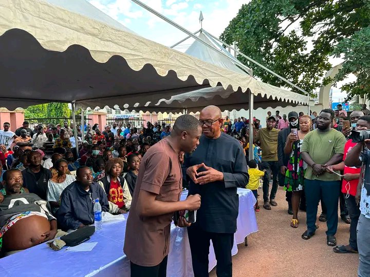 Jaylastiles3's tweet photo. A popular humanitarian advocate @Okwuluorandigbo , used  voice and platform to seek help and support for kidney failure patients, he invited them to  (ESUTH), Parklane, to receive financial assistance.
Over 500 kidney failure patients reportedly gathered at the venue,@PeterObi . https://t.co/IOgC5W2oQE