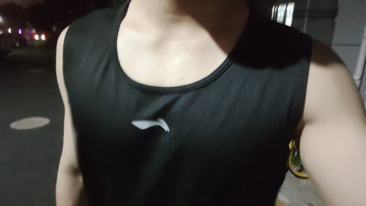 Yiban07's tweet photo. 扔咖来的 #上海 #男大 #男高 #健身 #肌肉 https://t.co/LV1cKpK5n1