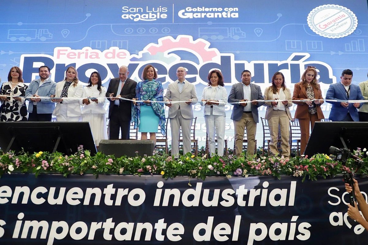 VeroRdzSLP's tweet photo. Agradezco al Alcalde @EF_Galindo y a la Directora de Desarrollo Económico del Ayuntamiento de San Luis Potosí, @korinatoro por la invitación a la 4ta Feria de la Proveeduría 👏🏼

Espacios así son clave para la economía local: acercan a las empresas potosinas a nuevos mercados, fortalecen las cadenas industriales y abren oportunidades reales de crecimiento 💪🏽✅

¡Enhorabuena!