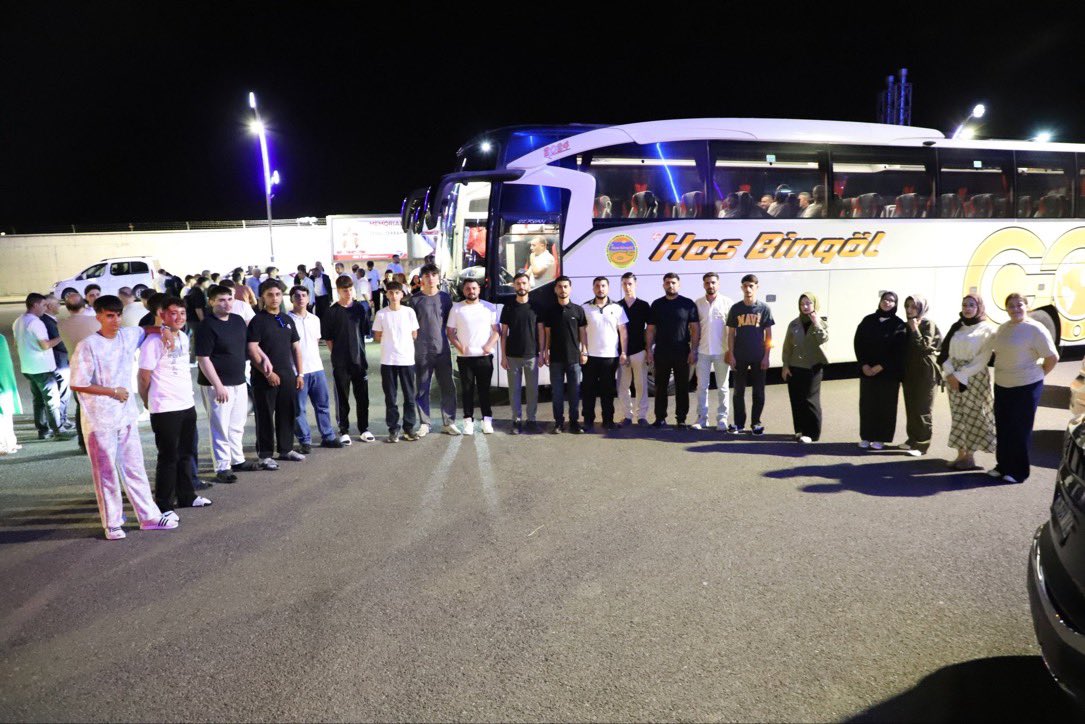 bingolakgenclk's tweet photo. AK Partimizin 25. Kuruluş Yıl Dönümü kapsamında düzenlenecek programlara katılmak üzere Ankara’ya doğru yola çıkan kıymetli teşkilat mensuplarımıza hayırlı yolculuklar diliyorum.

Rabbim yolunuzu açık, yolculuğunuzu güvenli eylesin. İnşallah kazasız, belasız Ankara’ya ulaşır; bu anlamlı günde hep birlikte güçlü bir şekilde yerimizi alırız. 

#ÇeyrekAsırlıkDestan #MilletimizleÇeyrekAsır Türkiye Geleceğe Hazır

@_cevdetyilmaz @FeyziBerdibek1 @Korkutata_Zeki @yilmaz_seven @EnessAslan_ @Erdalarikan12 @avyusufibis @osmannazlier @SamedTercan @masifegundogdu @AKGenclikGM @bingolakparti @yenisecmengm 
@makifgunerigok @NihatDogu12