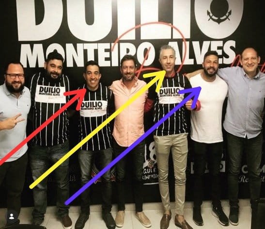 prmalaoficial's tweet photo. Como funciona o ciclo de amigos da RT.
 
Com a seta vermelha temos o JJ, que era apoiador de Duílio Monteiro Alves e vende seguros para sócios do Corinthians.

Com a seta amarela temos Eduardo Pretola, que era apoiador de Duílio e passou a ter um consultório odontológico para cuidar dos jogadores de base. Na gestão Osmar Stábile, ganhou o departamento de futebol profissional.
 
Com a seta azul temos Rafael Nonato, conhecido como Rafael Gandula, que é responsável pela contratação de gandulas e maqueiros para os jogos do Corinthians. Perdeu esse cargo na gestão Augusto Melo, porém foi recolocado nos primeiros dias da gestão Osmar Stábile.
 
Além disso, Rafael é dono da empresa que instalou todo o sistema de câmeras de monitoramento tanto no CT quanto no PSJ.
 
Tirem suas próprias conclusões.