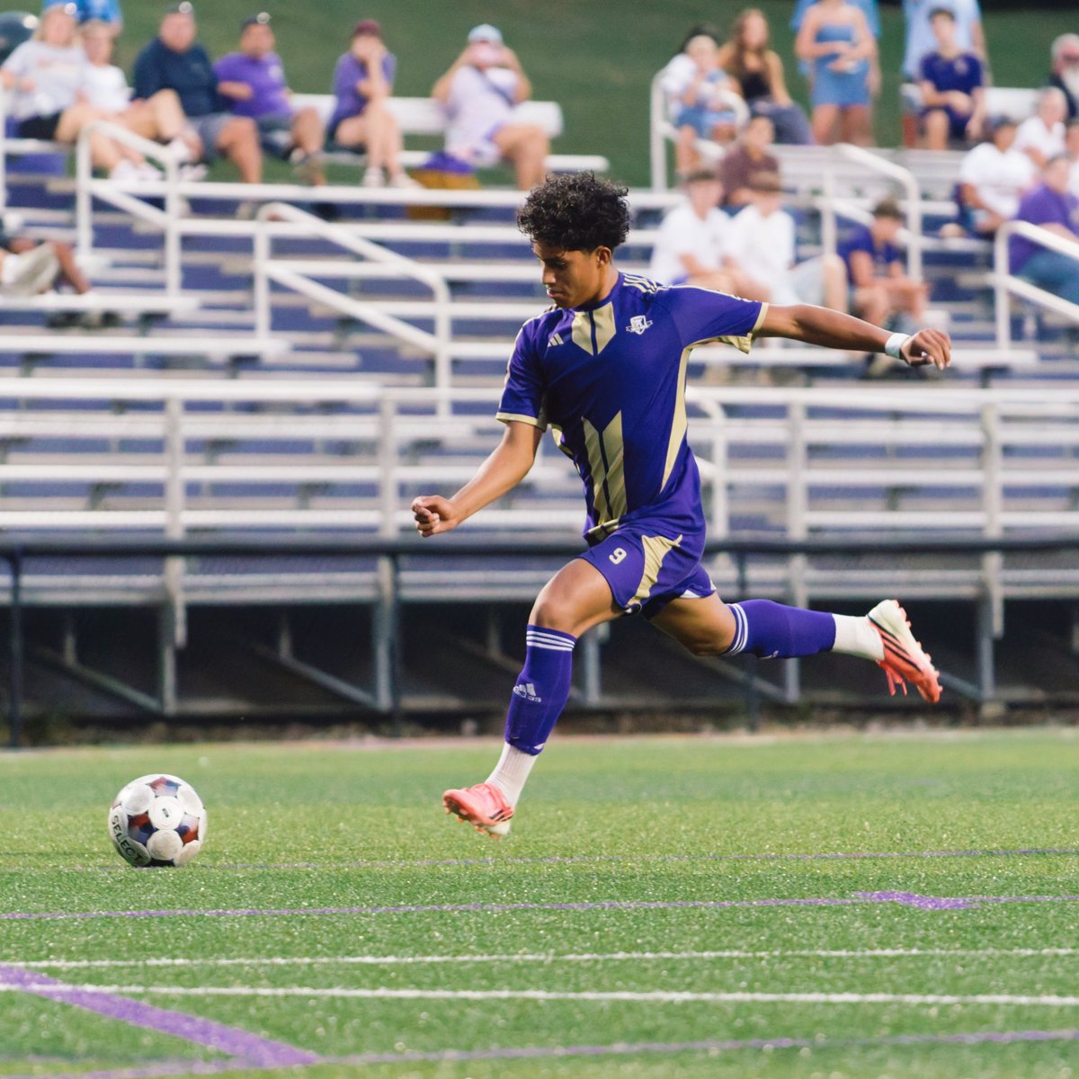 Purples_Soccer's tweet photo. A view highlights of our first match of the season vs Daviess County resulted in a 2-2 draw.

We go again today at Warren Central Kick off 7:30PM

📸👇 https://t.co/szAxPtomei