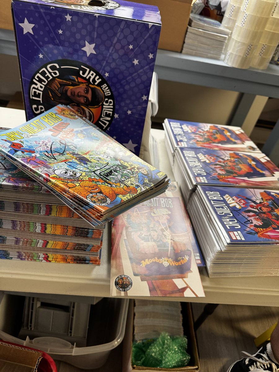 The_SecretStash's tweet photo. Back in stock! Head on over to see us at 65 Broad Street in Red Bank, NJ or hit us up online (https://t.co/sv4SgMHTal) to get your copy of these DOUBLE SIGNED Secret Stash exclusive covers for the fan-favorite, one-shot comic that Kevin Smith wrote for Marvel Comics! https://t.co/Ad93B5ThOC
