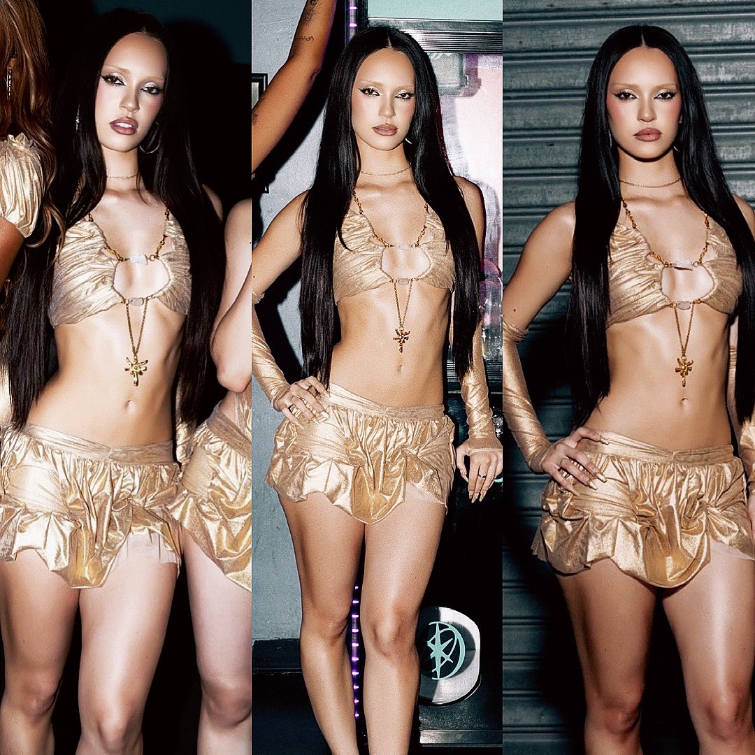 avanzinigallery's tweet photo. literally a goddess https://t.co/FTP4xH4EvL