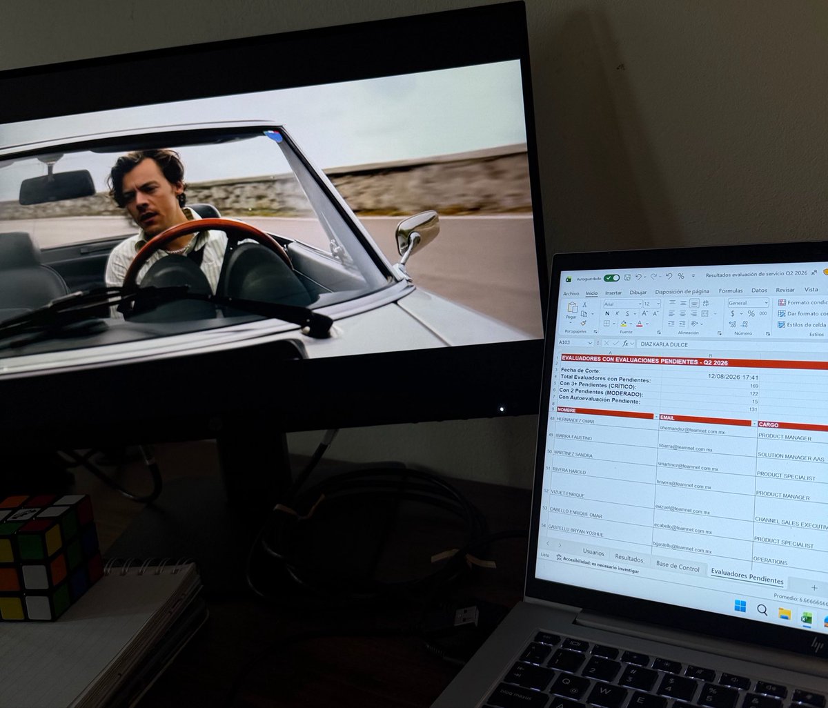 regis_m__'s tweet photo. Cómo que para que quiero dos monitores https://t.co/n0JmwKq6kU