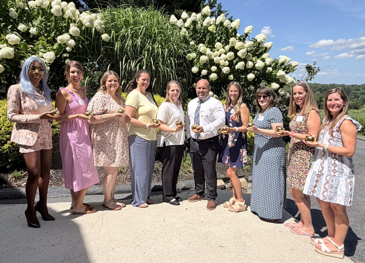 FreedomFedCU's tweet photo. For 15 years, Freedom’s #GoldenAppleAwards have celebrated educators who have a vision for their classroom or school 🍏

Please join us in congratulating our 10 incredible 2026 grant recipients!

Read more: https://t.co/1MsbnwTb4n https://t.co/zYgVi6P8ne