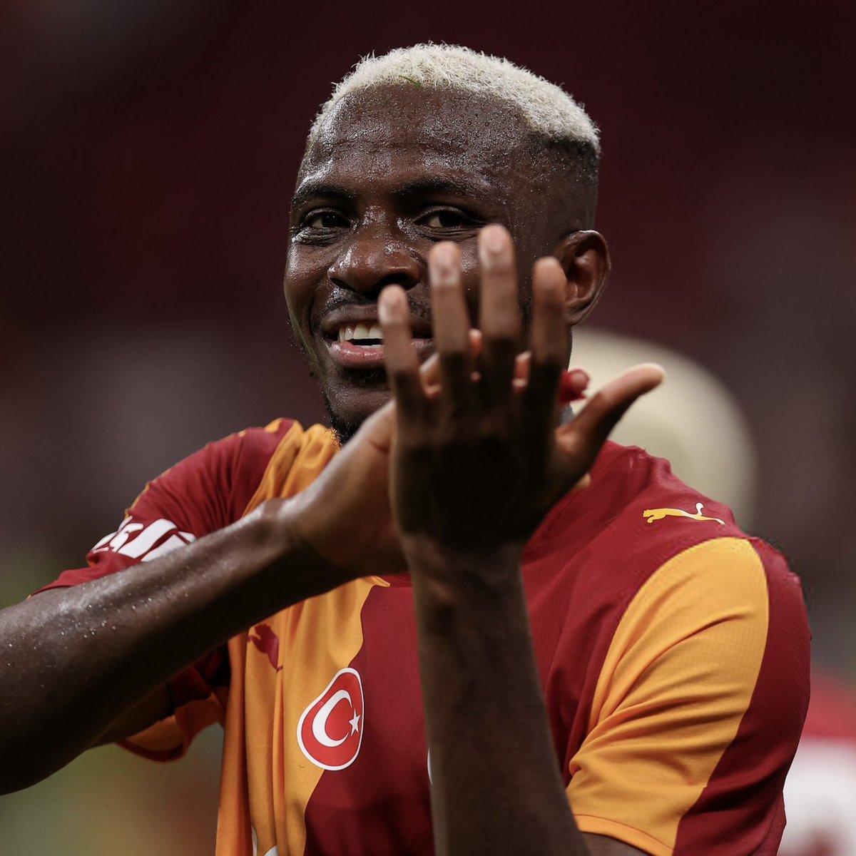 ActuFoot_'s tweet photo. 🚨🚨 ARSENAL FONCE SUR VICTOR OSIMHEN 🇳🇬 !!! ❤️🤍

C'est une demande PRIORITAIRE de Mikel Arteta 🇪🇸 !!!

Les Gunners sont convaincus de pouvoir boucler le deal d'ici la clôture du marché

Galatasaray espère récupérer au minimum sa mise initiale, soit environ 70 M€. 💰

🗞️ @sebnonda @footmercato