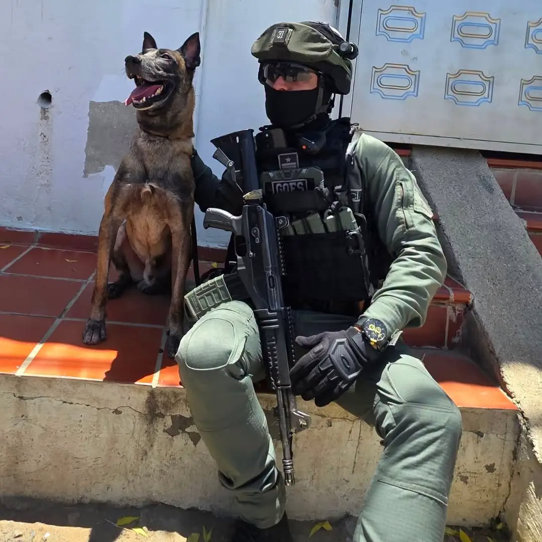 PoliciaColombia's tweet photo. Con los pies en la tierra y el corazón puesto en la comunidad, seguimos presentes, listos para tender la mano y servir donde Colombia más nos necesite.
#FuerzasQueSalvanVidas #IncondicionalesEnLaAdversidad #DiosYPatria https://t.co/V6VjWQiDtZ