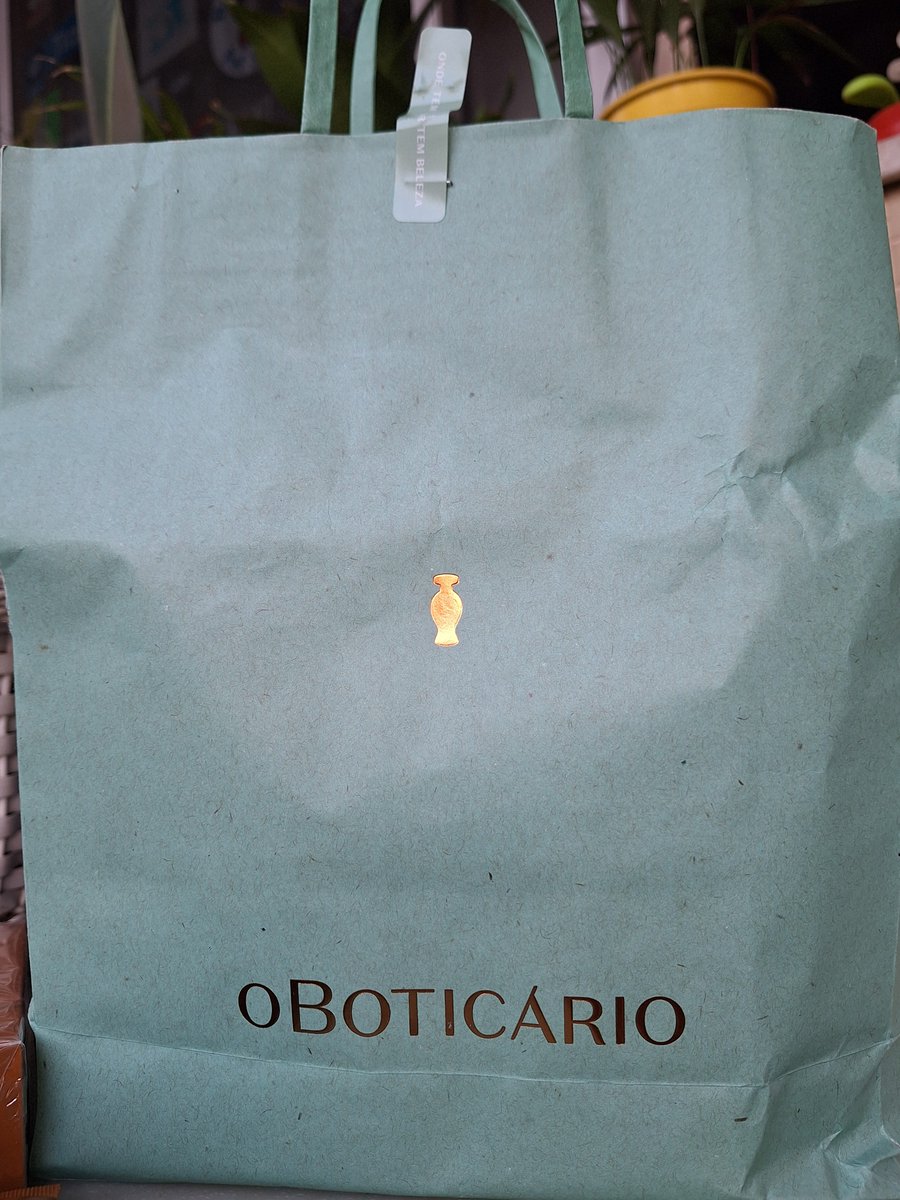 ZAMENZA's tweet photo. Os mimos que ganhei de @oBoticario me fizeram sentir especial demais. Tem creme pré e pós-barba, sabonete em barra, desodorante vegano para pés, shampu, perfume, gel... tudo e mais um pouco. Sempre pra usar antes ou depois do capitulo da minha novela favorita. AMEI.#BotiMeNotou https://t.co/ZLuKdCw0u8