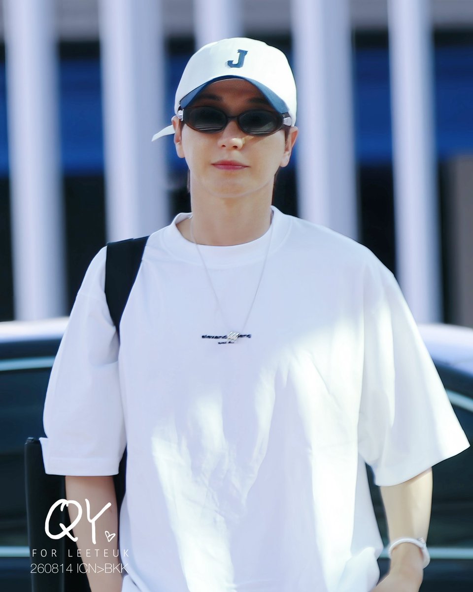 QY1004Teuk's tweet photo. 260814 ICN🛫BKK
 
J = 정수 🥰

#이특 #LEETEUK  #利特 
#슈퍼주니어 #SUPERJUNIOR

@special1004 https://t.co/EBr0N0zoPk