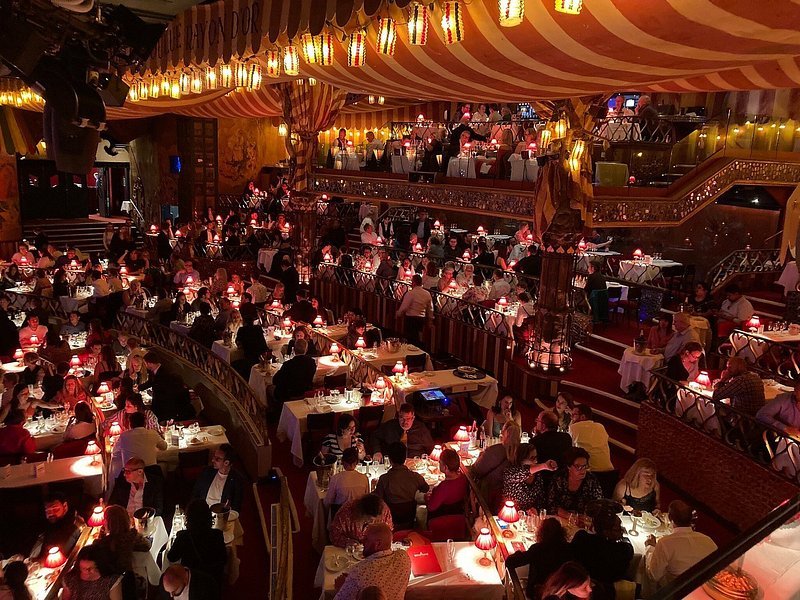 Lovaticmoomoo's tweet photo. The real Moulin Rouge https://t.co/5XSigTgWAP