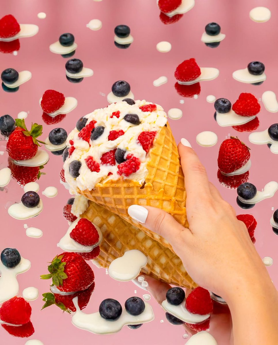 ernestsch_4vhp's tweet photo. When Sweet Cream Ice Cream is the base, everything else just falls into place 😉🥛🍓🫐 Can you guess this Creation™ name? https://t.co/EeT00ugLkf