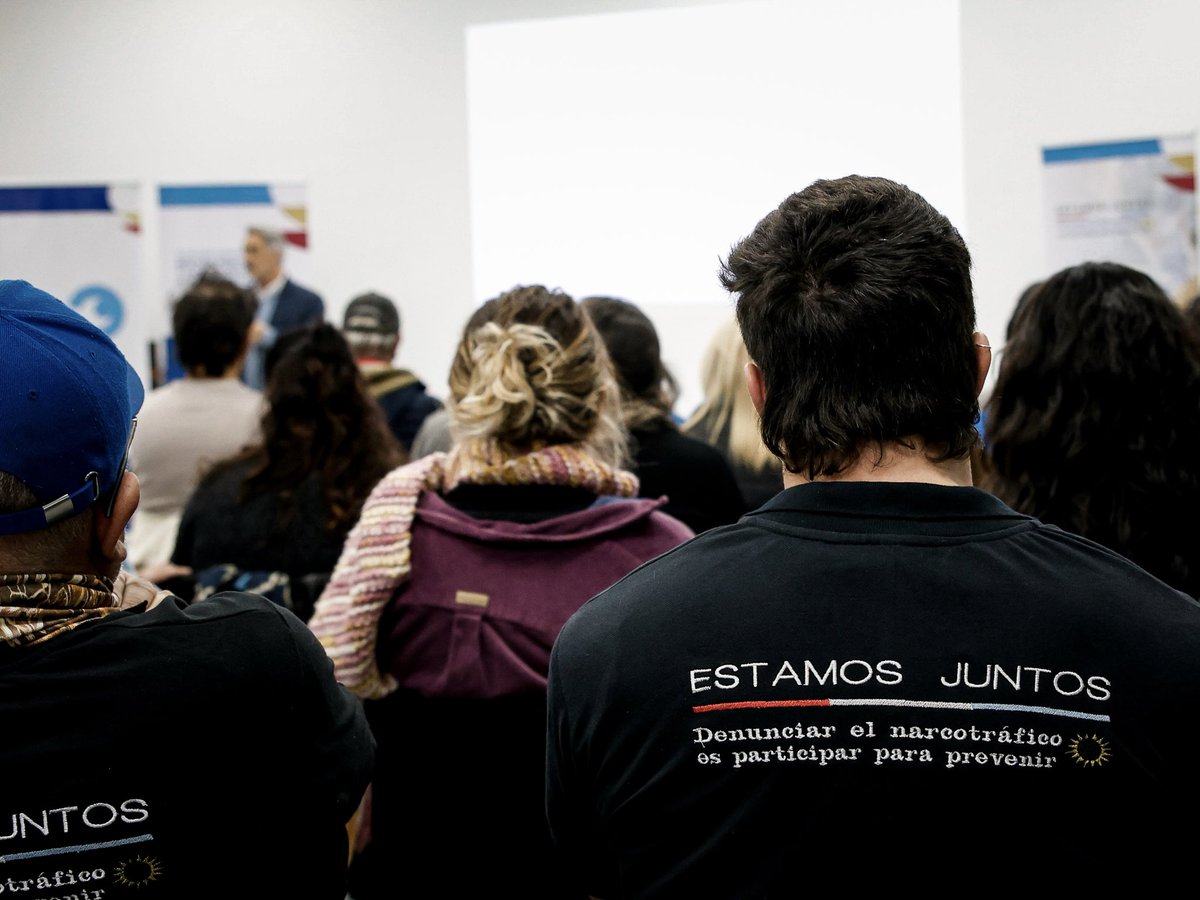 NadiaFernandezV's tweet photo. Realizamos una capacitación junto a los Consejos Barriales que trabajan en la seguridad ciudadana y la prevención del delito, para fortalecer el programa #EstamosJuntos. 

El objetivo es generar estrategias conjuntas de prevención del narcotráfico que incluyan los protocolos de denuncia segura, pero principalmente para que nuestros barrios sean de nuestros vecinos. 

La batalla que estamos dando contra los narcotraficantes la realizamos entre todos los cordobeses, con trabajo articulado y con la participación ciudadana como una parte integral de la política de seguridad del @gobdecordoba .