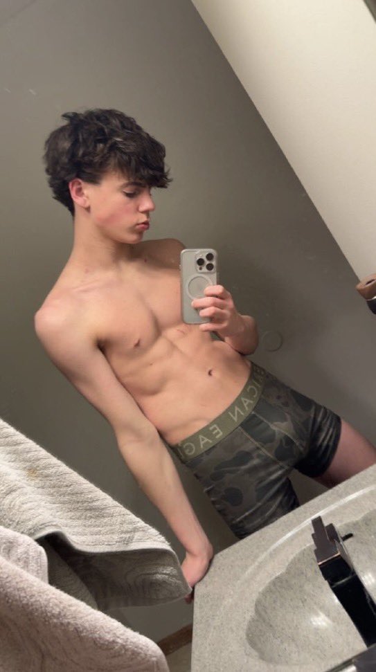 ebpt's tweet photo. Taking baits requests HMU
Don't matter if he straight or gay
Instagram or Snapchat Bait request available 🥵💦

https://t.co/wHo5gLBxUT
For files and group 🥵 https://t.co/vROLwx0JgZ