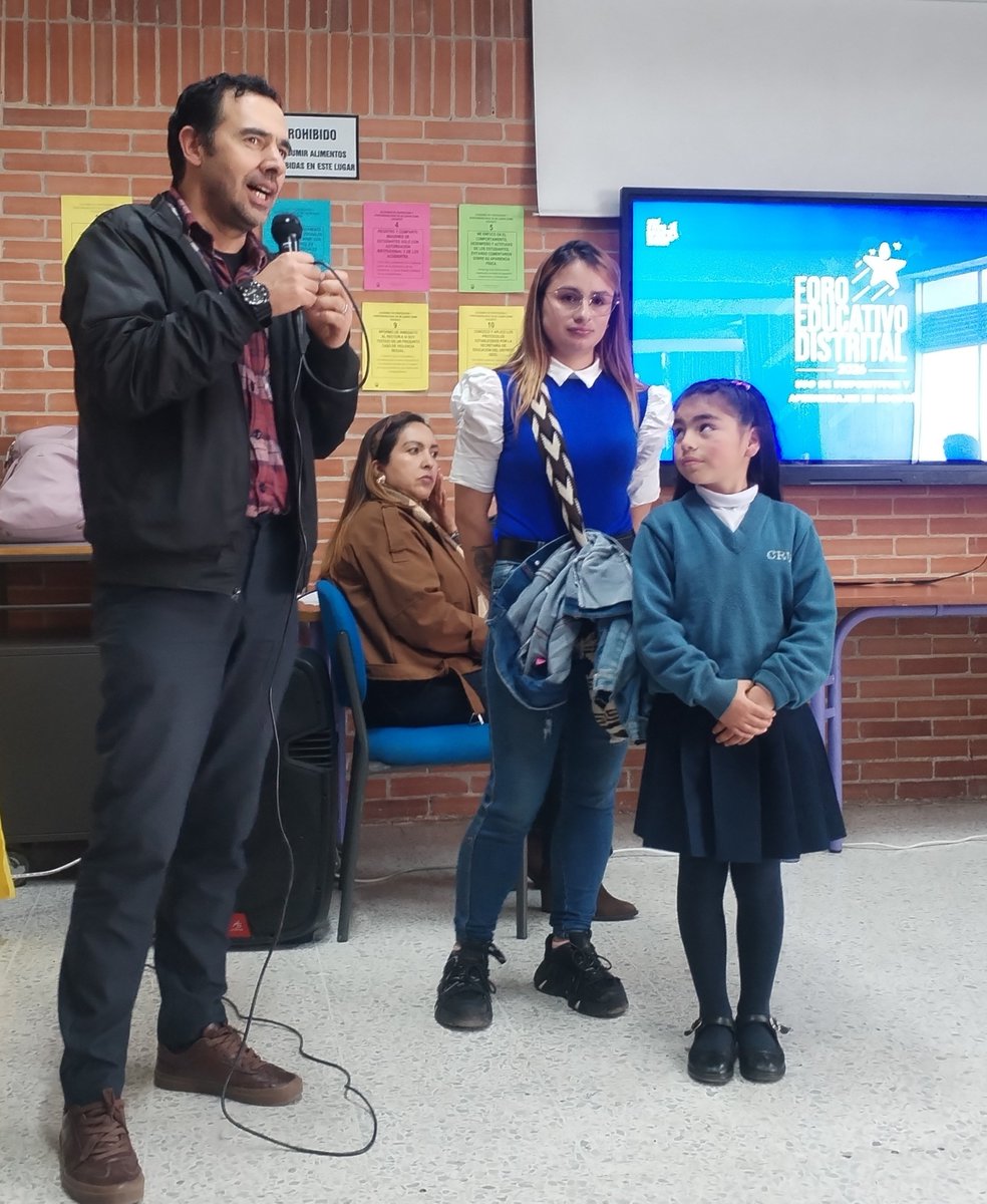 crusmealto's tweet photo. De la mano de nuestra estudiante Mariana Vela fuimos calificados hoy como una de las mejores #ExperienciasSignificativas en #Usme , ahora el #Podcast #ElEcoDeTuVoz va rumbo al #ForoLocalEducativo conquistando más espacios y dejando la educación en alto 🥳 
@Educacionbogota https://t.co/i4yrP57tXY