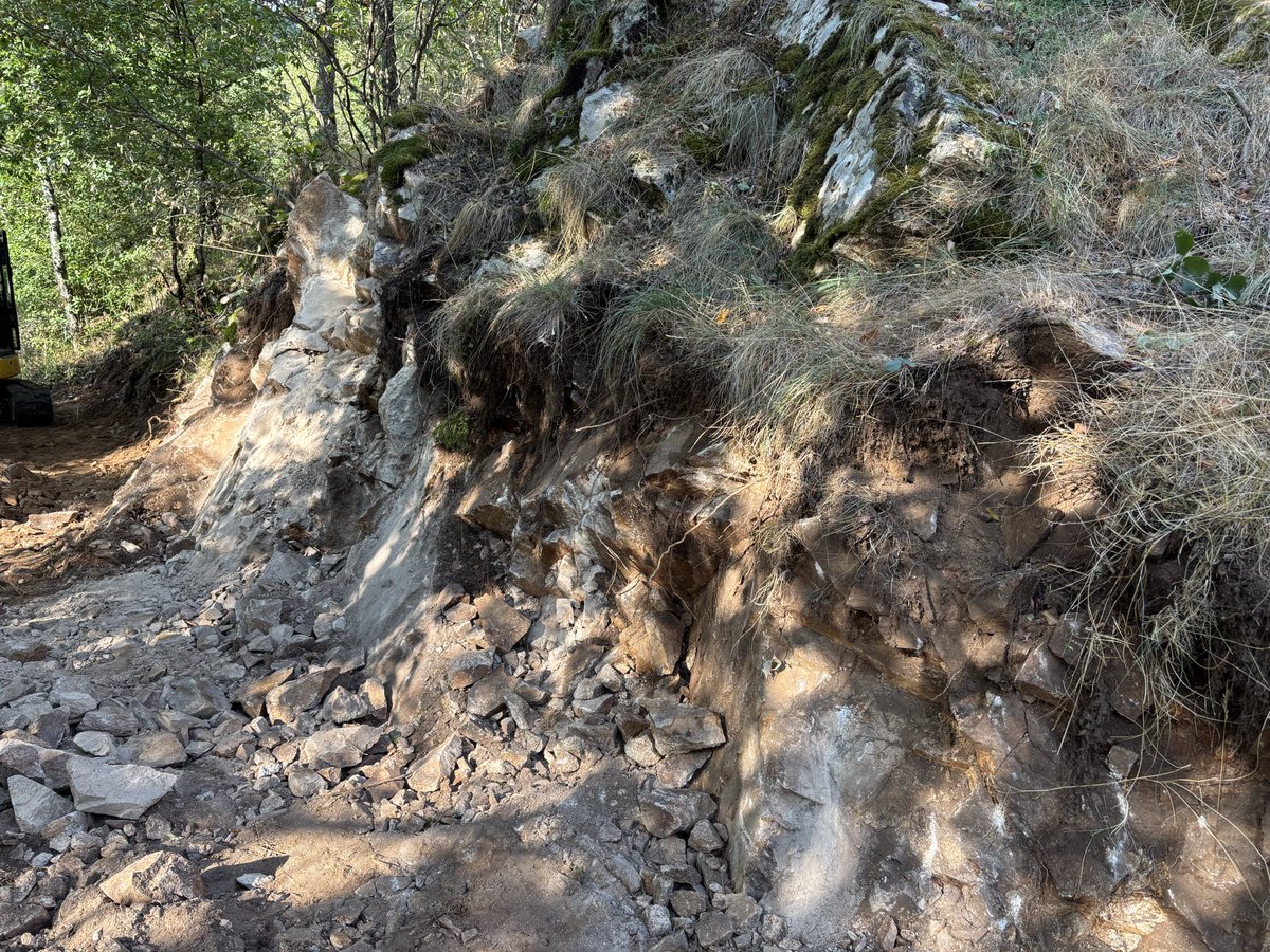 GPardigon's tweet photo. Voilà ce que l’on fait dans le @PnCevennes pour privatiser les bords du Tarn, où les habitants de Bédouès vont se rafraîchir depuis des décennies ! Thread 1/4👇@GuylenePantel @CaroleDelga @lozeretourisme @SophiePantel48 https://t.co/JnrC3u5GLE