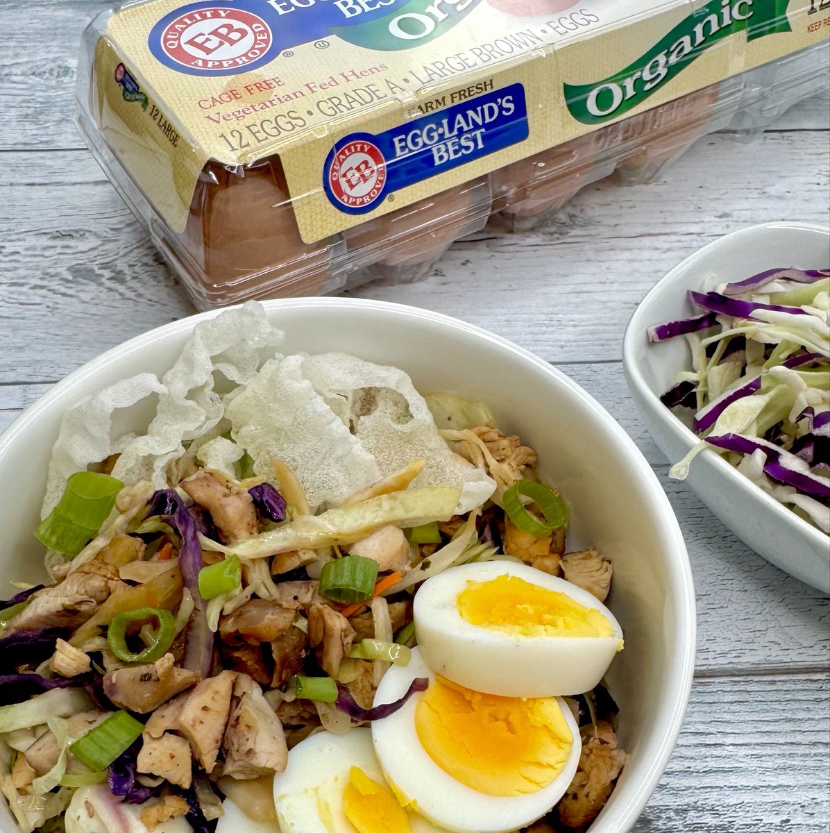 saarahwassel's tweet photo. High-protein Egg Roll in a Bowl, but make it EGG-cellent. 🥚💪 I power mine up with @egglandsbest eggs for high-quality protein and 25% less saturated fat compared to ordinary eggs. Easy, gluten-free & SO good!
🍳 Full recipe here: https://t.co/m5X2HpV5Ao

#FuelYourRoutineWithEB #EBpartner