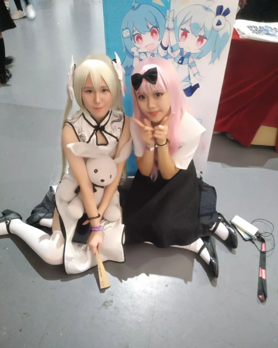 ACultshit's tweet photo. Just wrapped up the best anime con day! Met my favorite seiyuu, snagged exclusive merch, and cosplayed as my dream character—total heart-eyes mode activated https://t.co/pyPKjkCGvE