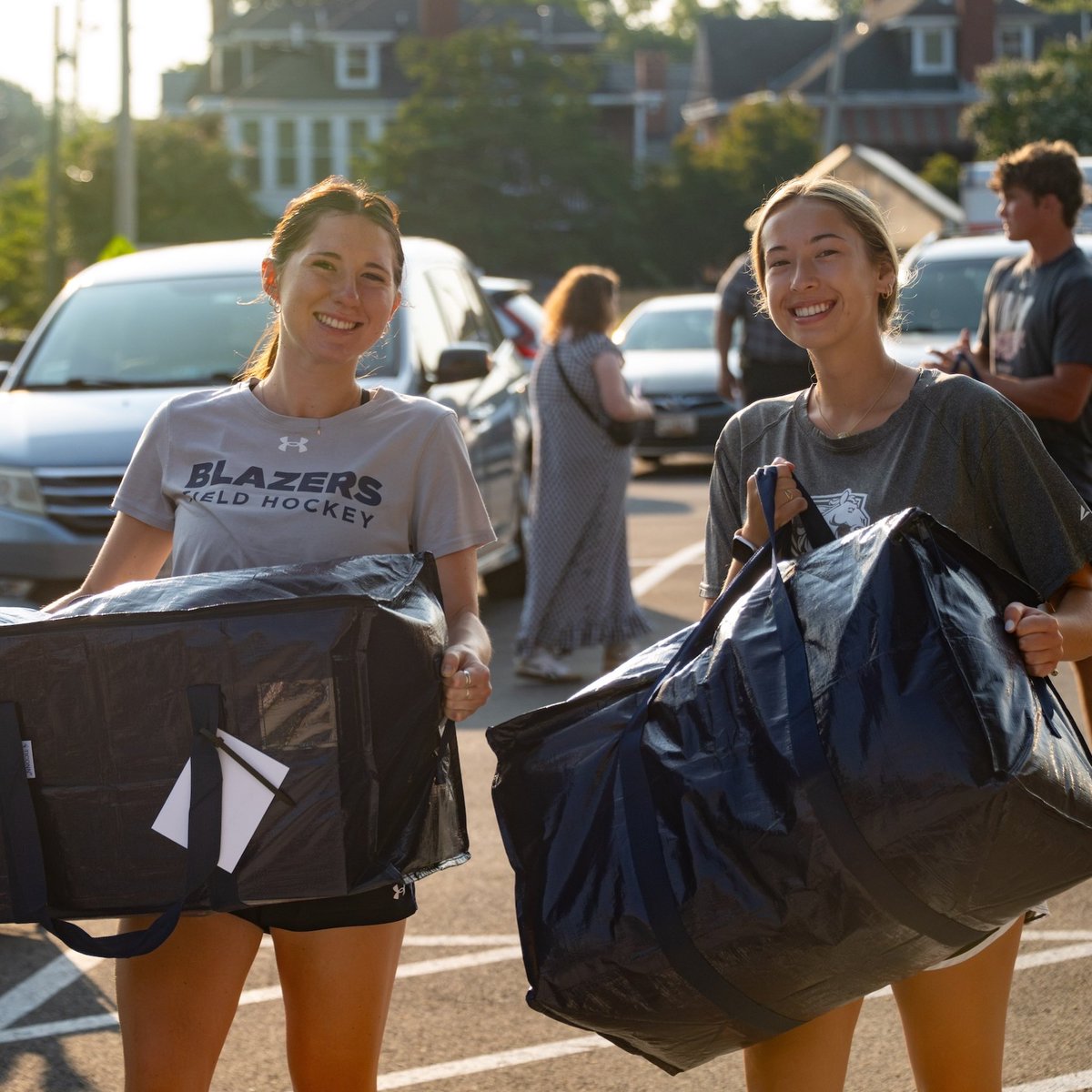 hood_college's tweet photo. turns out move in day is kinda chic 

Nearly 400 new Blazers found their new home during Move In Day! Thank you to the students, parents, and many volunteers who made their big day a breeze 🏠 💙 https://t.co/rMNwCWG07R