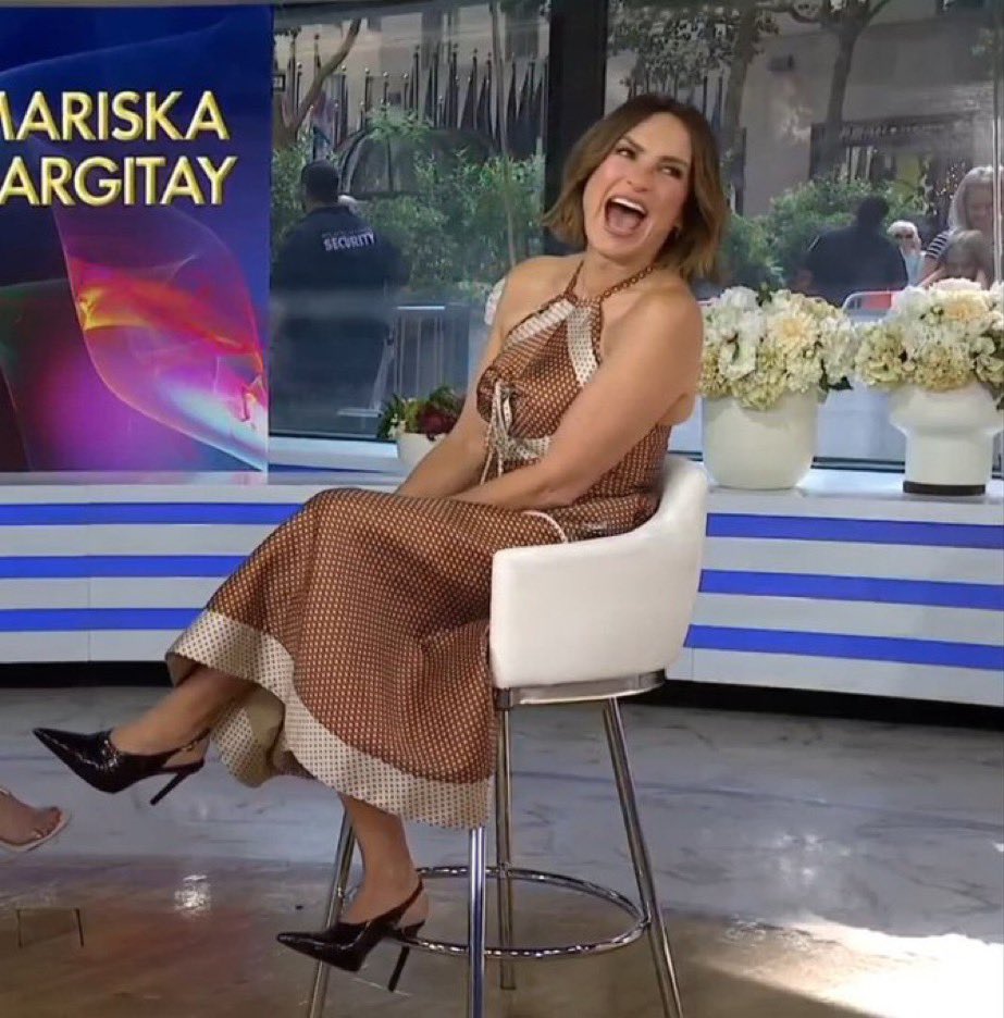 happiness4liv's tweet photo. If Mariska Hargitay won't even acknowledge EO anymore, it’s time to forget about SVU entirely. The show has become pure viewer manipulation, and she’s actively participating in it. Done with the lies! 🤬 #SVU #Benson #Stabler https://t.co/X6hGfvFBew